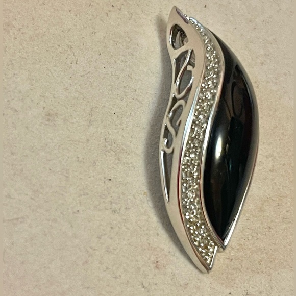 Silver Plate Pendant With Black Onyx Gemstone - Picture 1 of 9